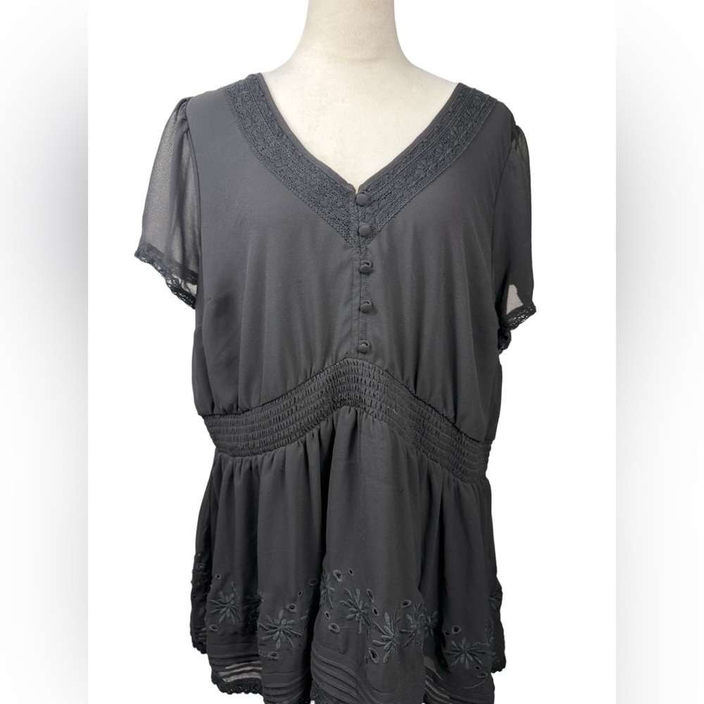 Torrid black peplum smocked  top size 3 -3X/22-24